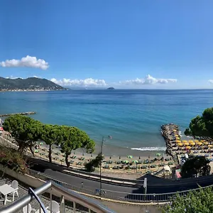 residence-paradiso-laigueglia.hotelitalianriviera.com/